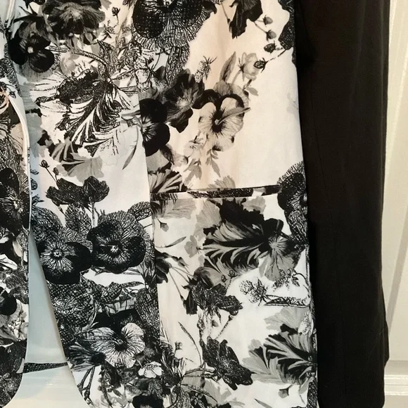 Tahari Black and White Floral Blazer - Picture 4 of 5